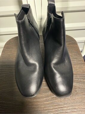 Munro Black Leather Ankle Boots
